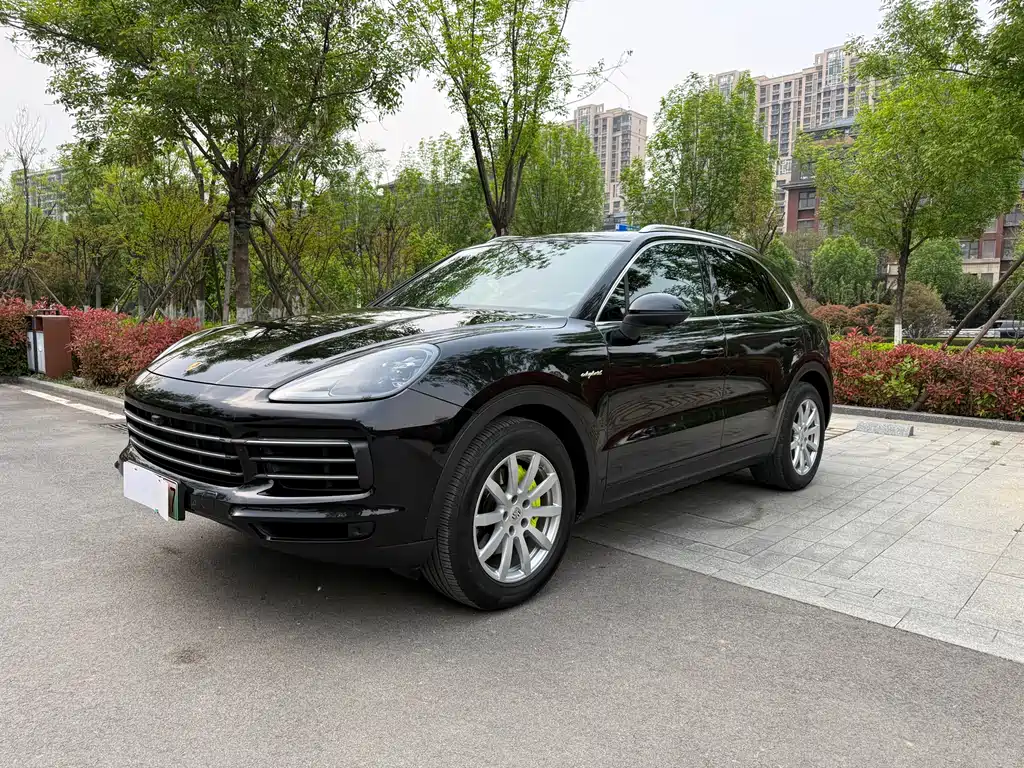 Porsche Cayenne Hybrid 2022