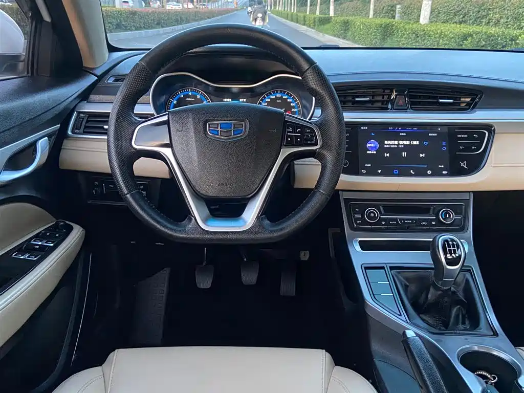 Geely Emgrand 2018 — фото 11