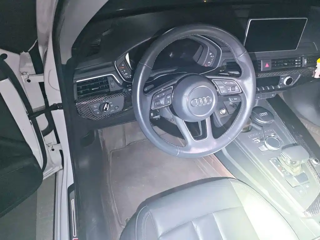 Audi A4L 2018