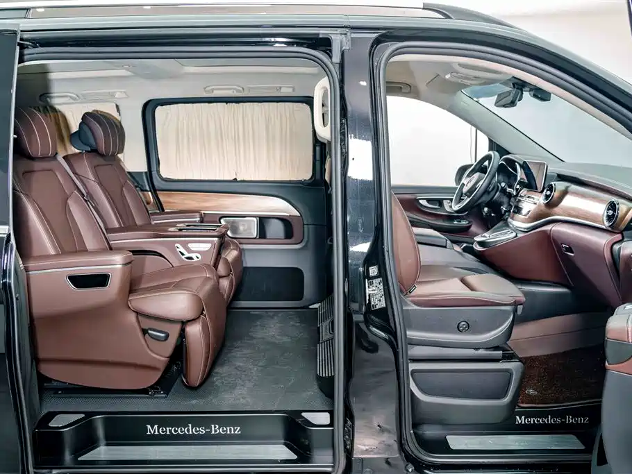 Mercedes-Benz V-Class 2023 — фото 21