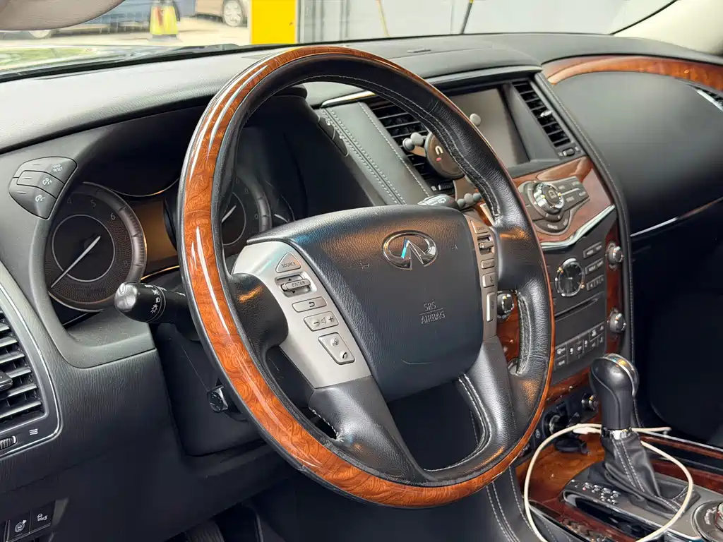 Infiniti QX80 2016 — фото 11