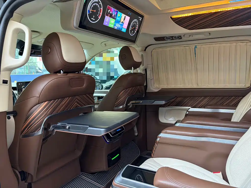 Mercedes-Benz V-Class 2024 — фото 15