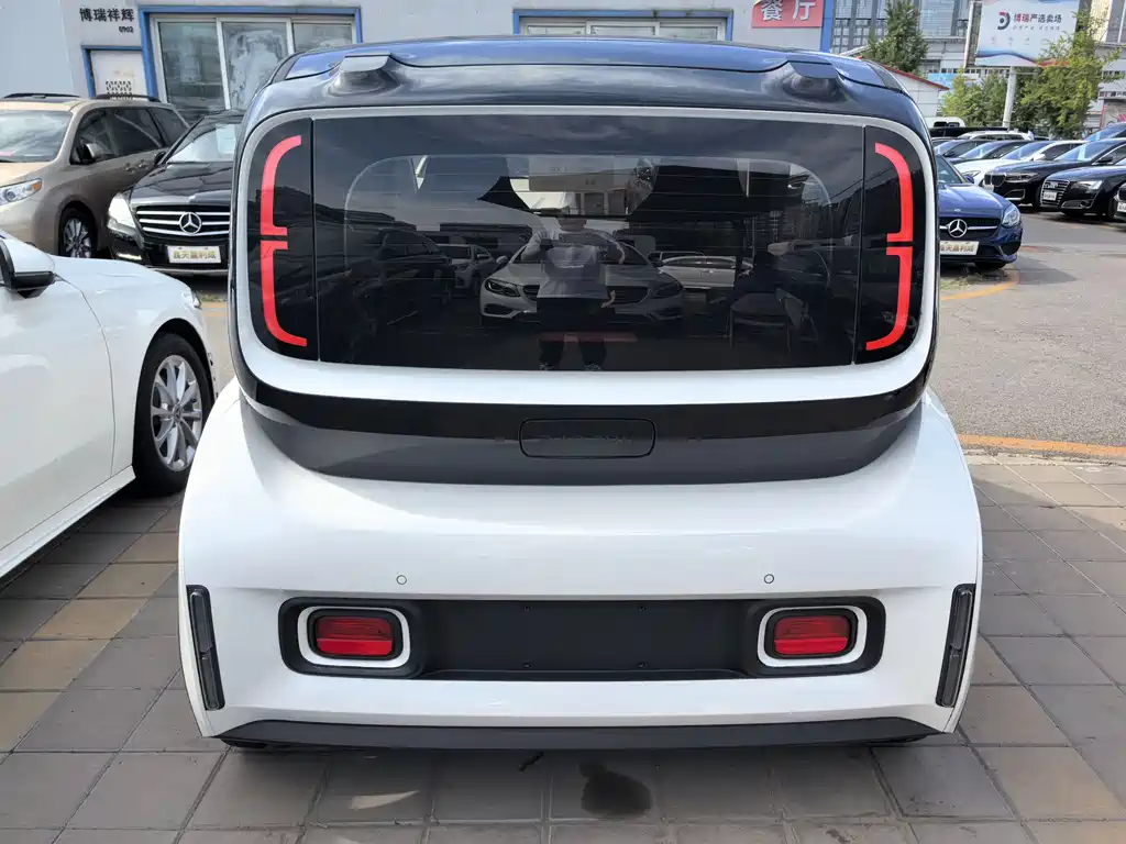 Baojun E300 2020