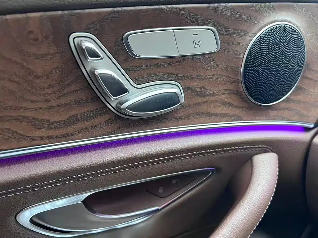 Mercedes-Benz E-Class 2019 — фото 18