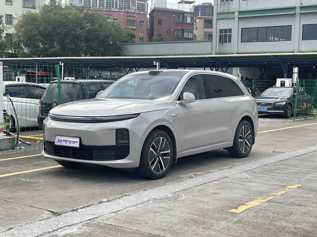 Li Auto L6 2025