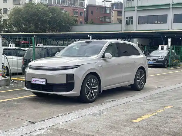 Li Auto L6 2025