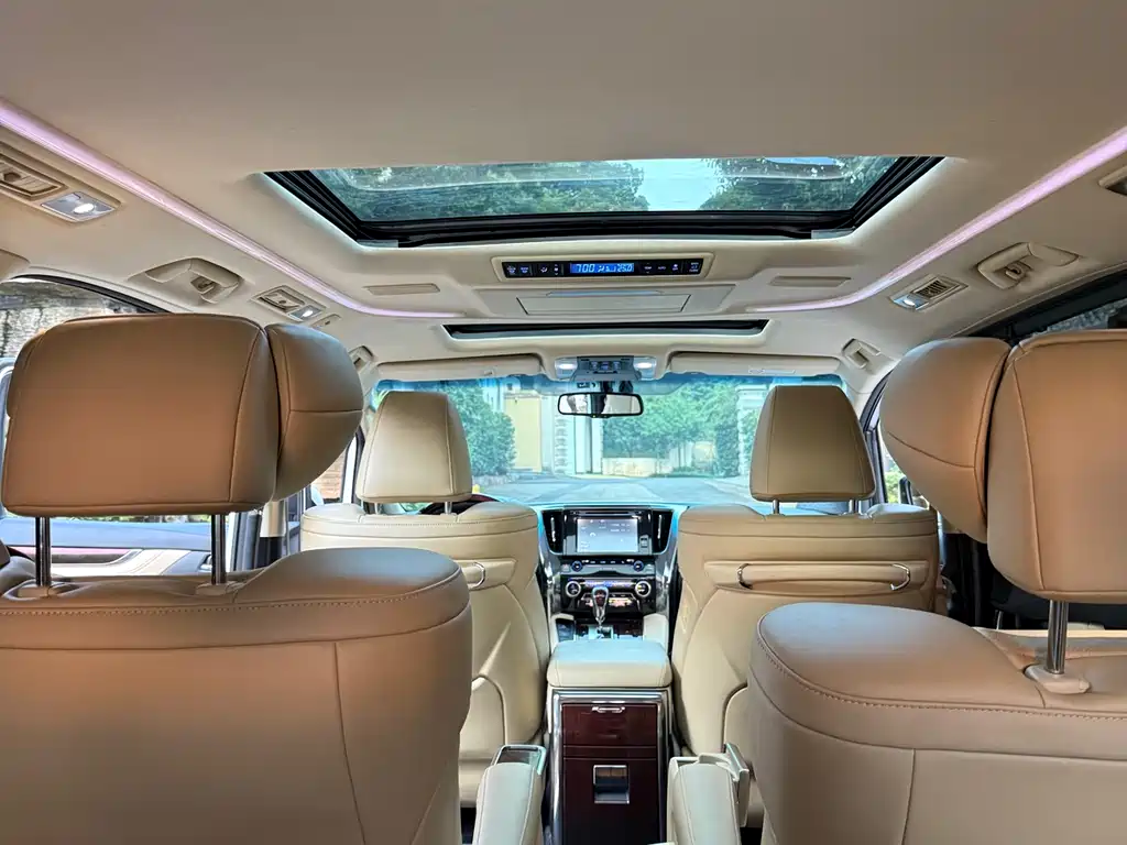 Toyota Alphard 2017 — фото 15