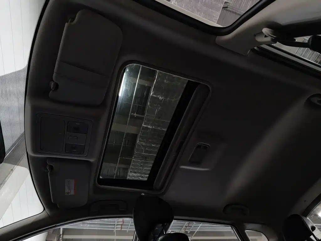 Nissan Tiida 2015 — фото 14