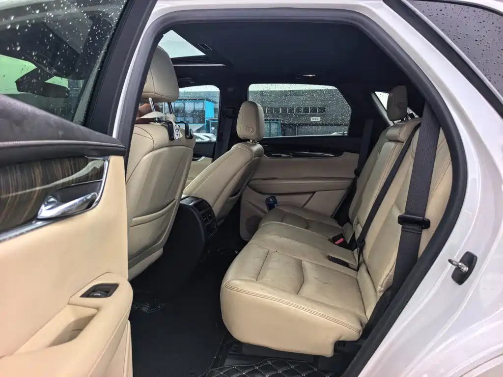 Cadillac XT5 2016 — фото 11