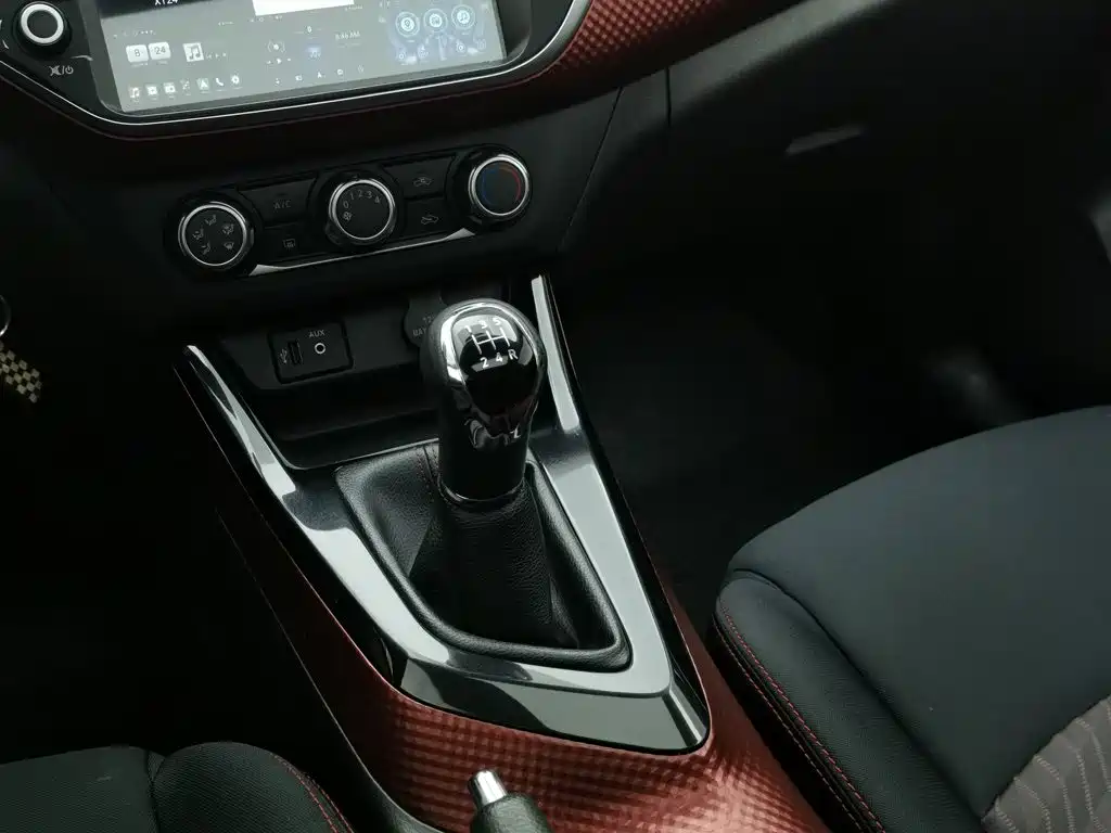 Nissan Bluebird 2018 — фото 13