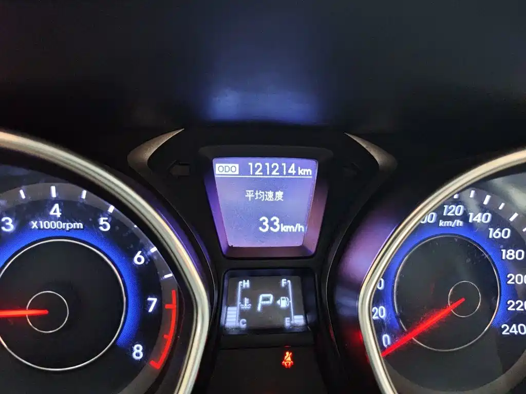 Hyundai Elantra 2016 — фото 9