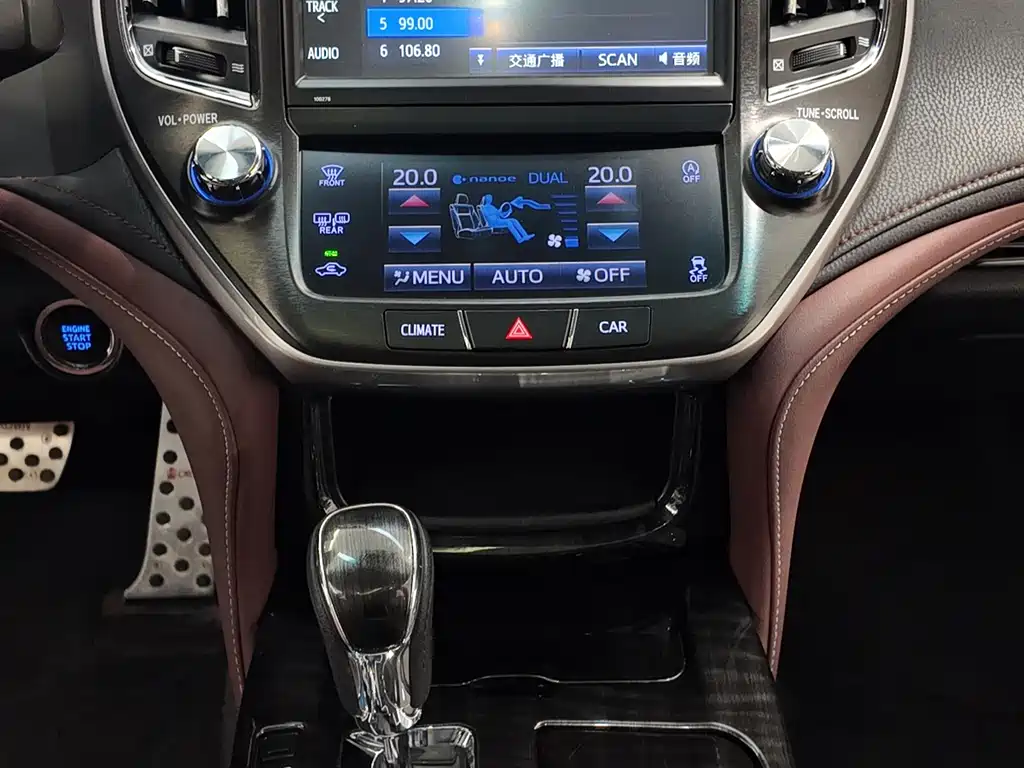 Toyota Crown 2017 — фото 12