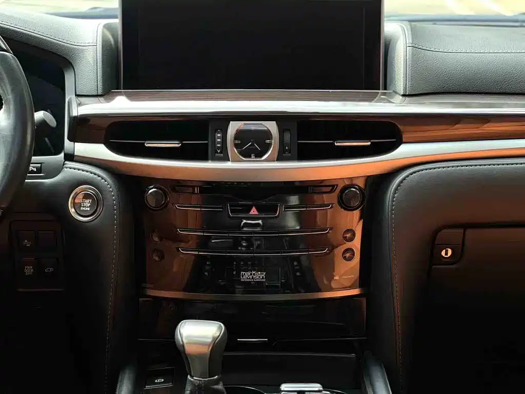 Lexus LX 2019 — фото 18