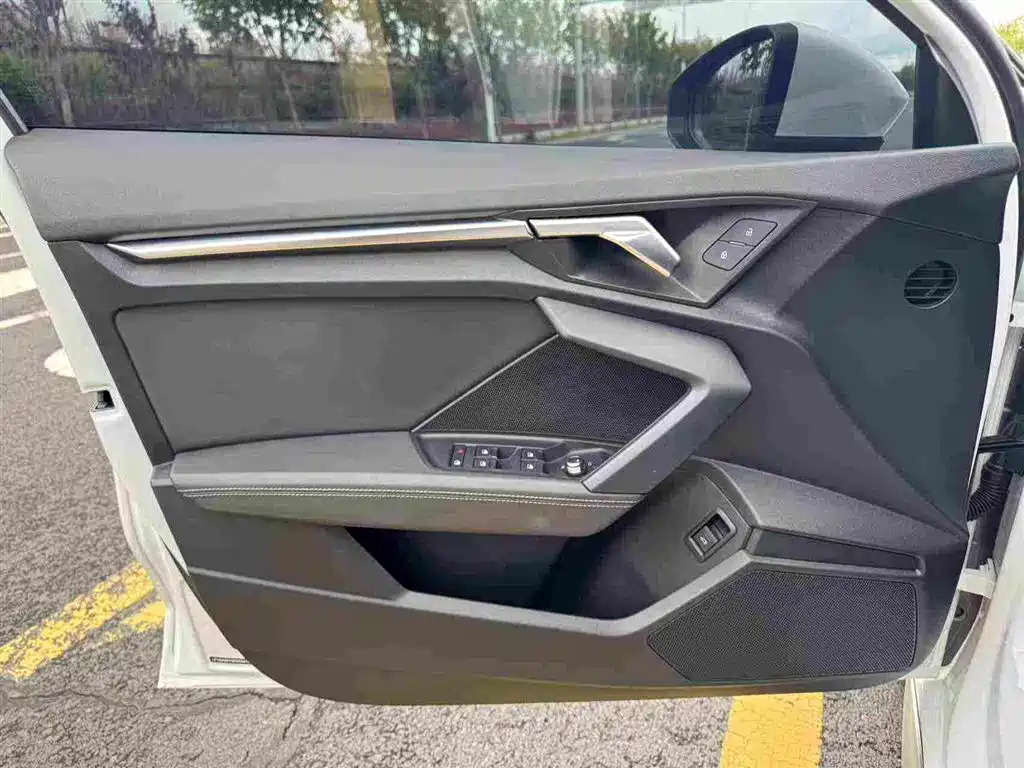 Audi A3 2023 — фото 16