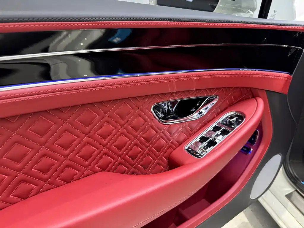 Bentley Continental 2022 — фото 9
