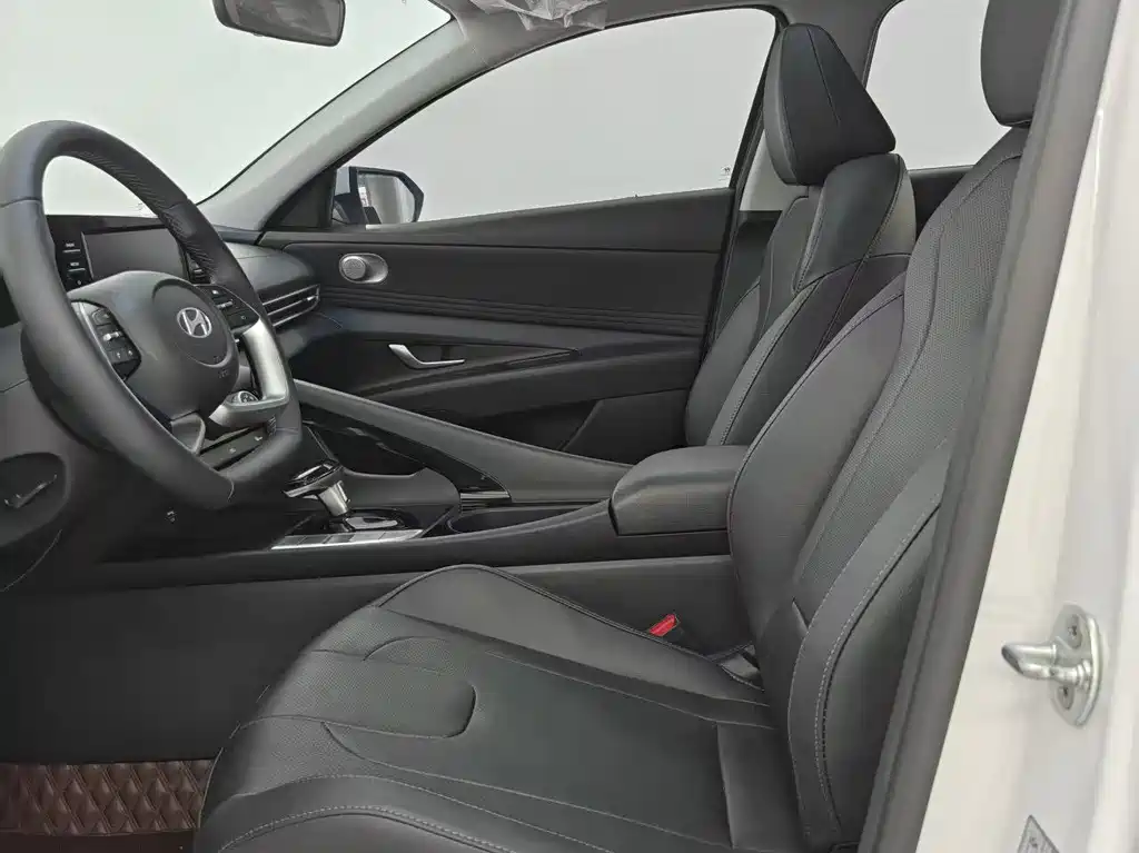Hyundai Elantra 2024 — фото 16