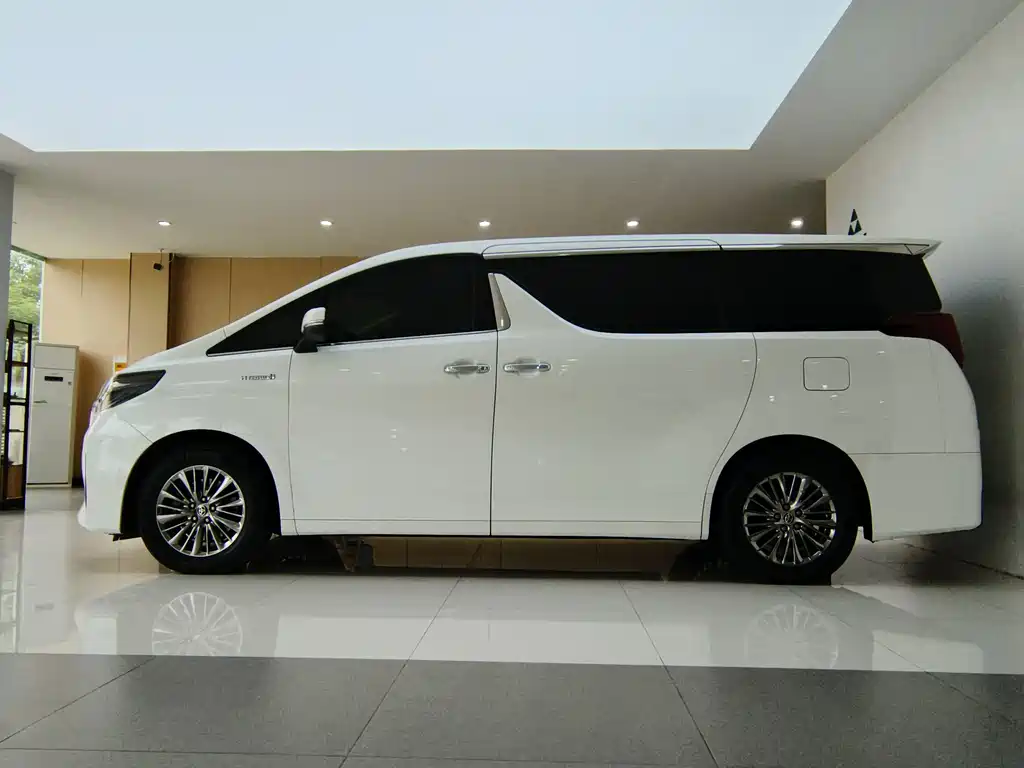 Toyota Alphard 2021 — фото 4