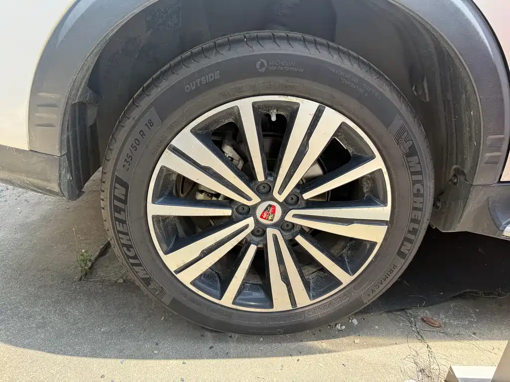 Roewe RX5 New Energy 2018 — фото 15