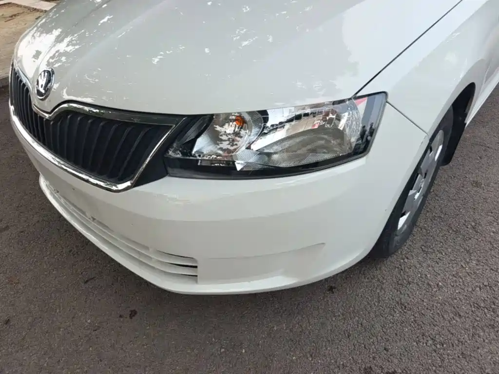 Skoda Rapid 2015 — фото 24