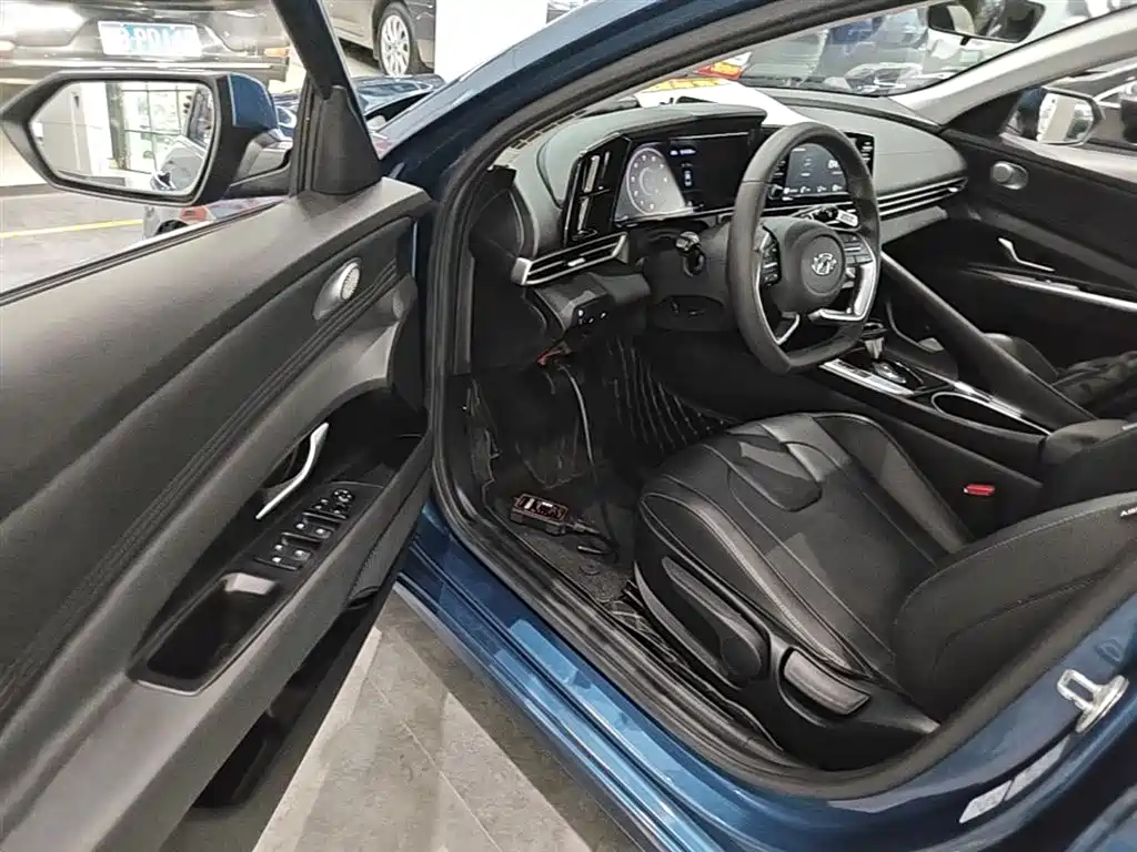 Hyundai Elantra 2021 — фото 16