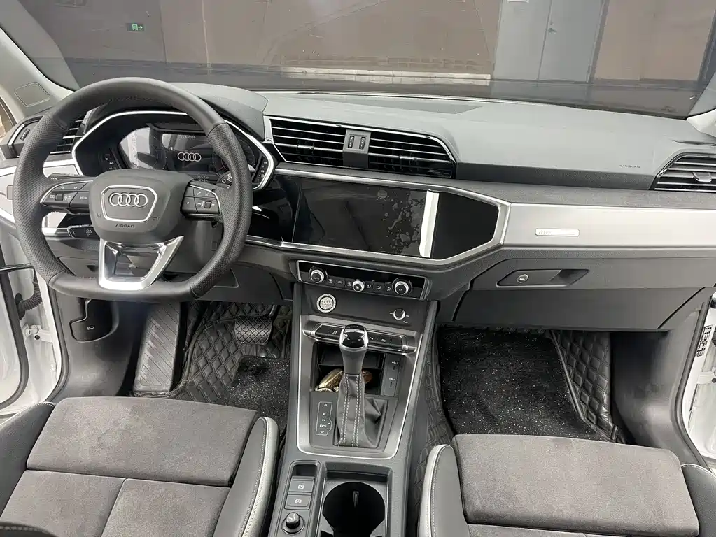 Audi Q3 2023 — фото 14