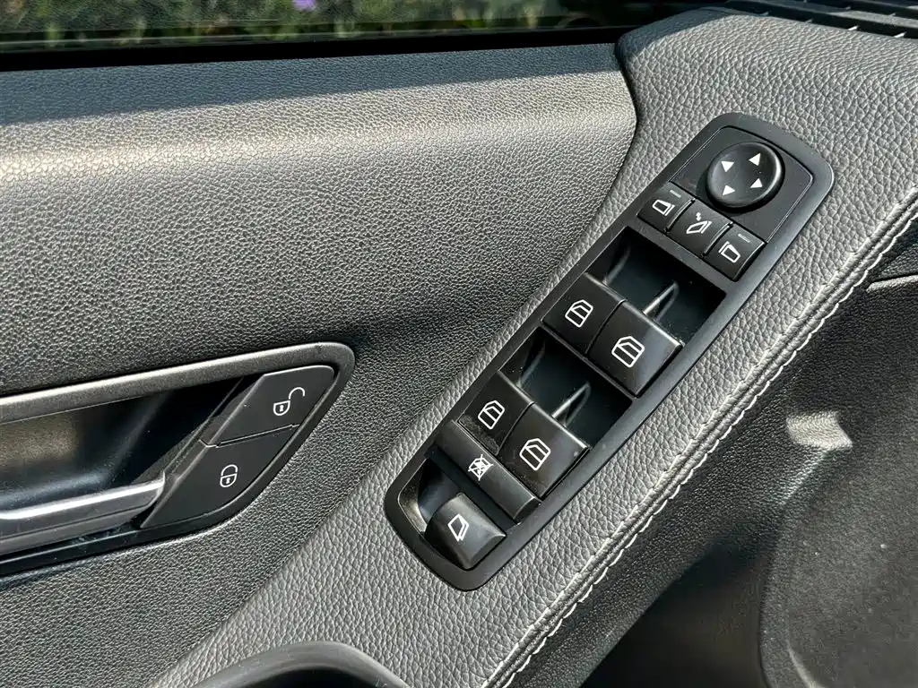 Mercedes-Benz R-Class 2015 — фото 22