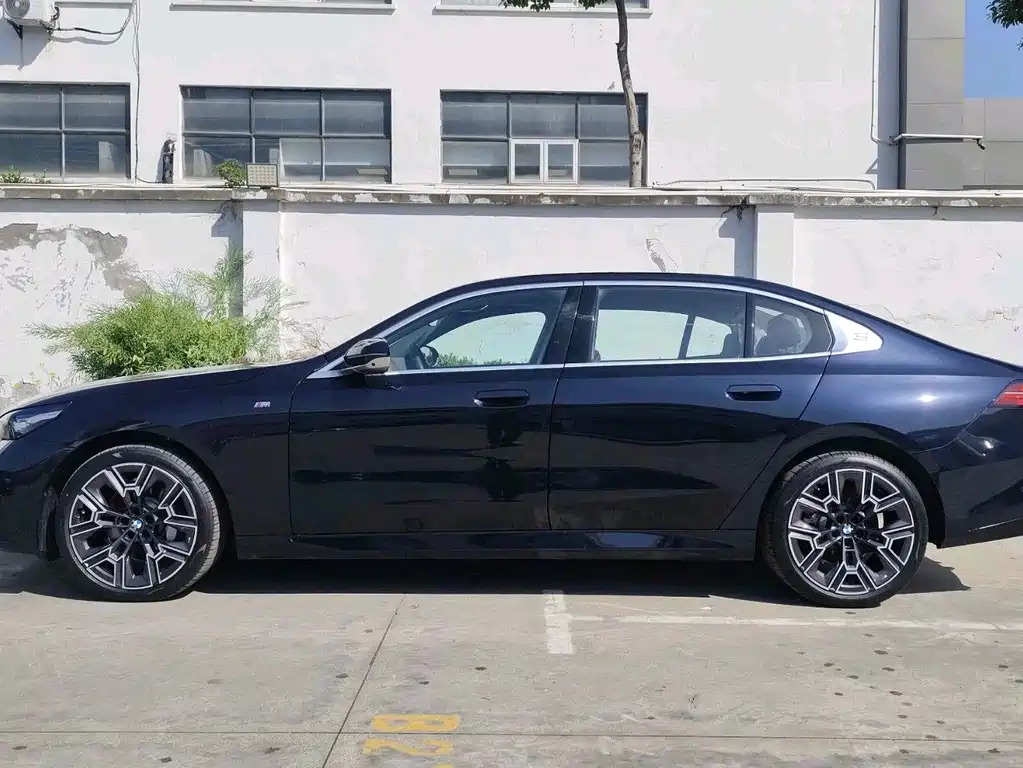 BMW 5 Series — фото 4