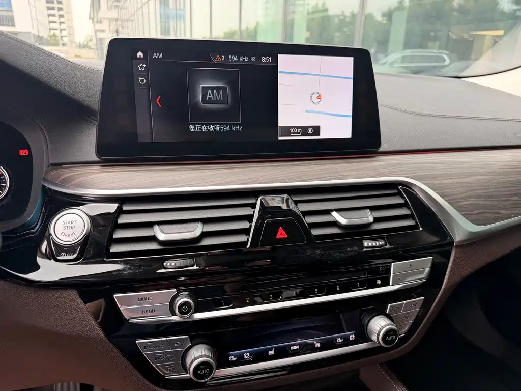 BMW 5 Series 2018 — фото 12
