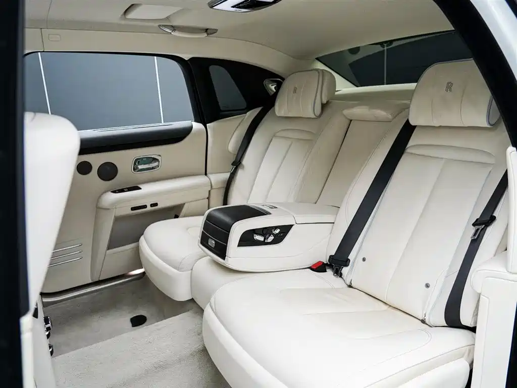 Rolls-Royce Ghost 2022 — фото 12