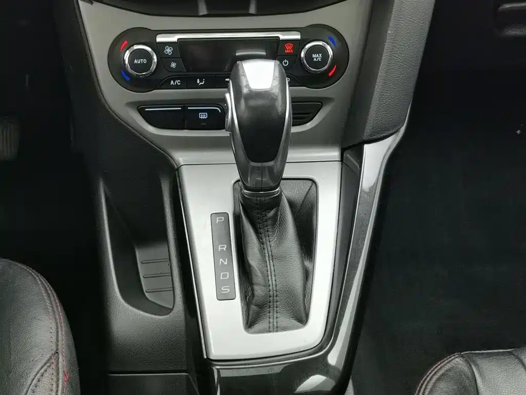 Ford Focus 2014 — фото 13