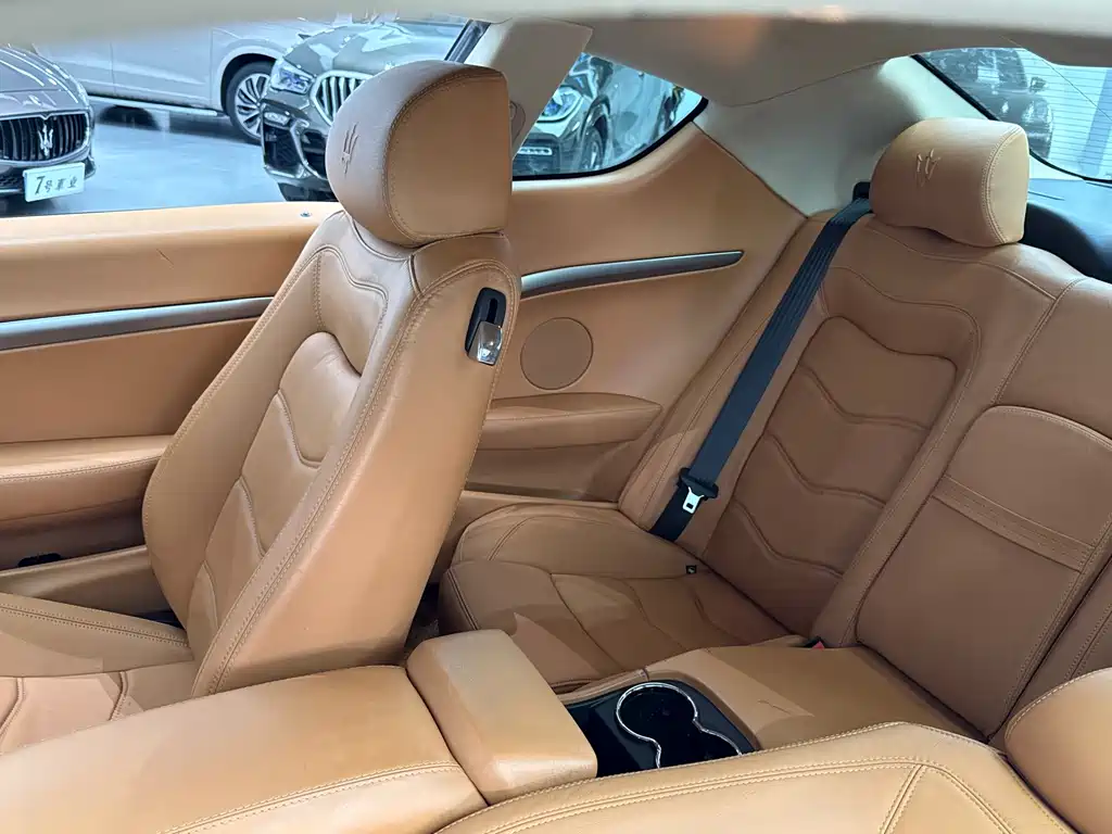 Maserati GranTurismo 2015 — фото 15
