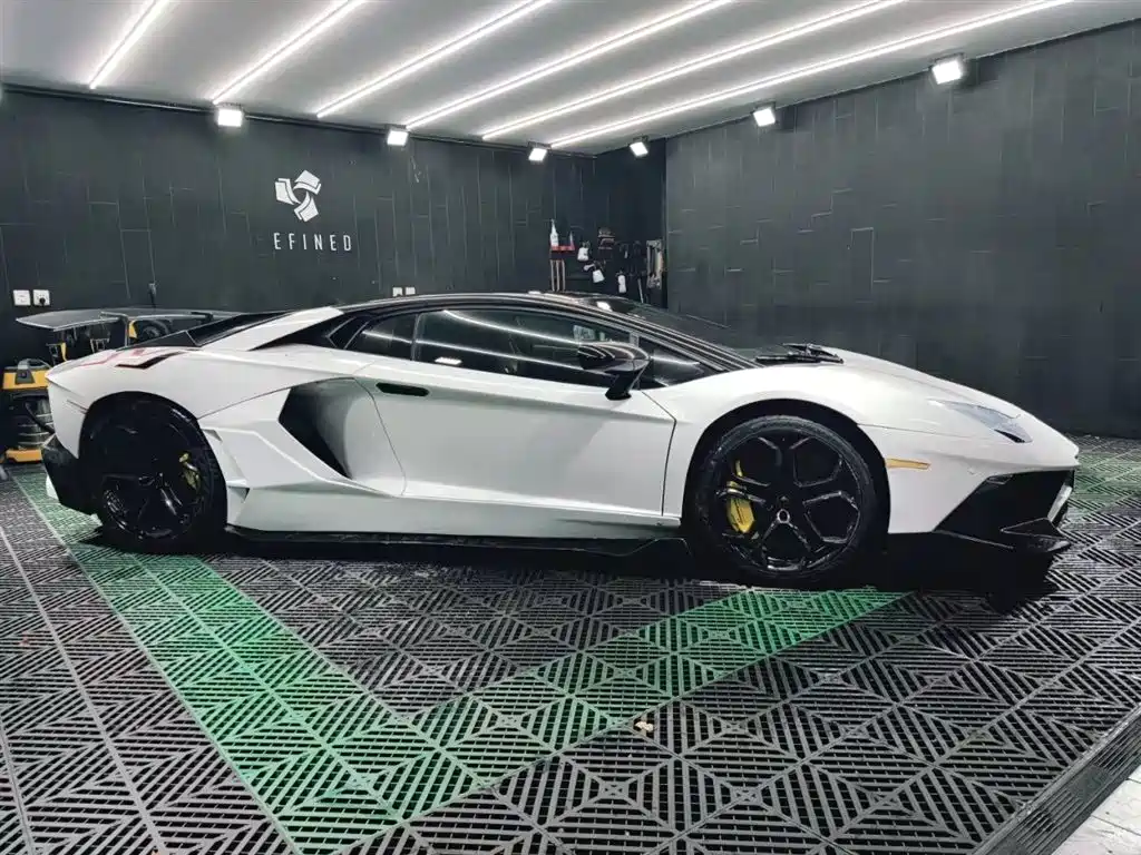 Lamborghini Aventador 2011 — фото 3