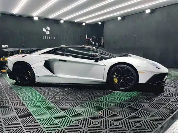Lamborghini Aventador 2011