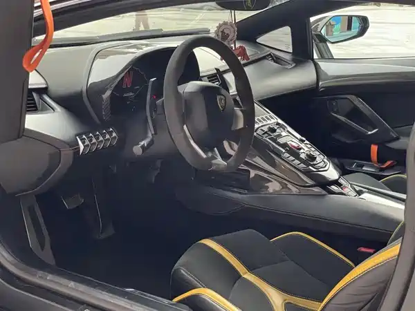 Lamborghini Aventador 2011