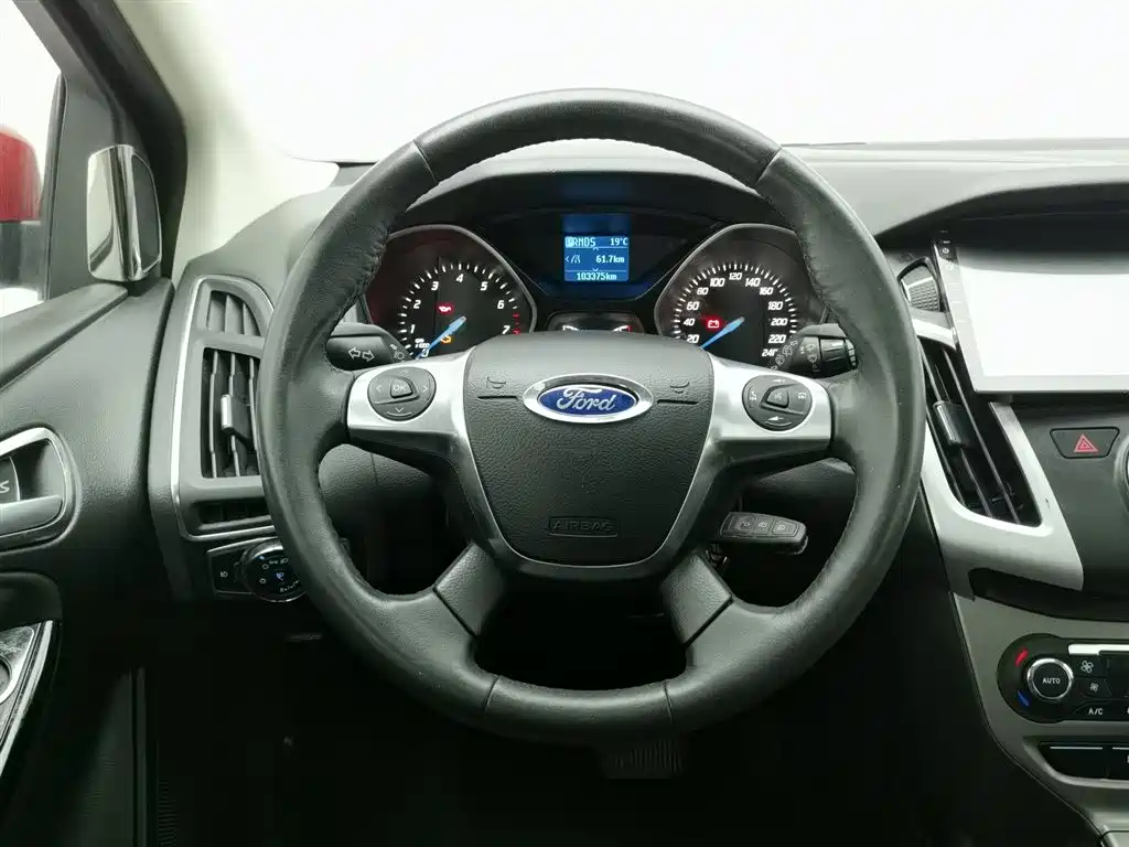 Ford Focus 2014 — фото 11