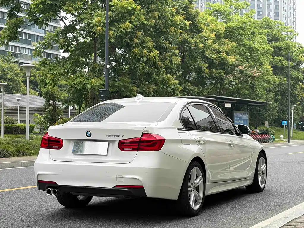 BMW 3 Series 2019 — фото 17