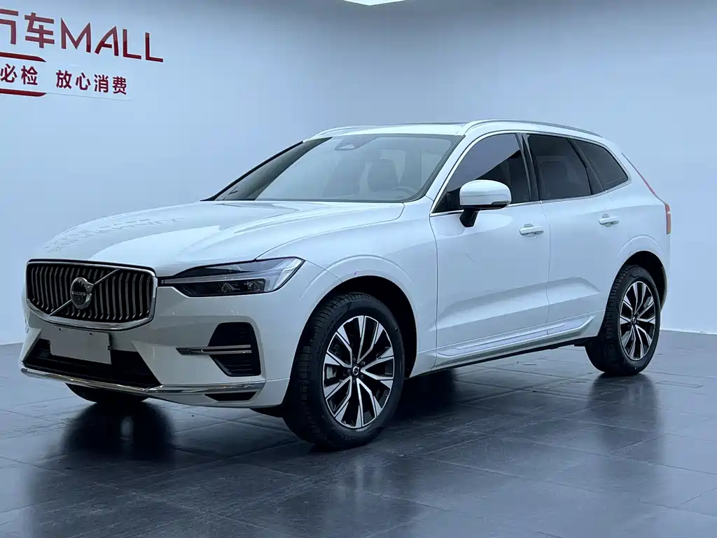 Volvo XC60 2023 — фото 1