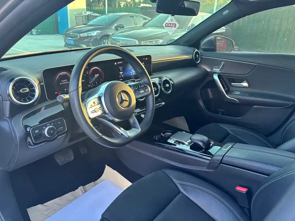 Mercedes-Benz A-Class 2019 — фото 3