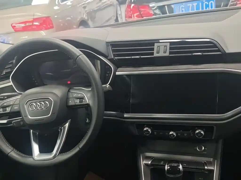 Audi Q3 2020 — фото 16