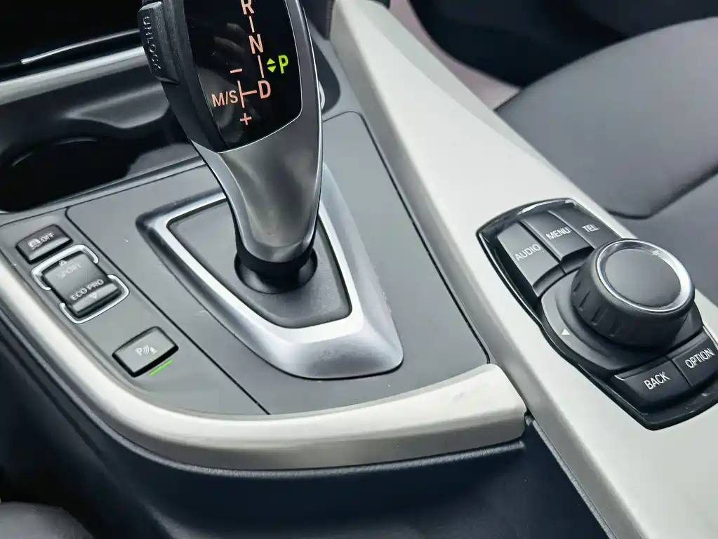 BMW 3 Series 2015 — фото 13