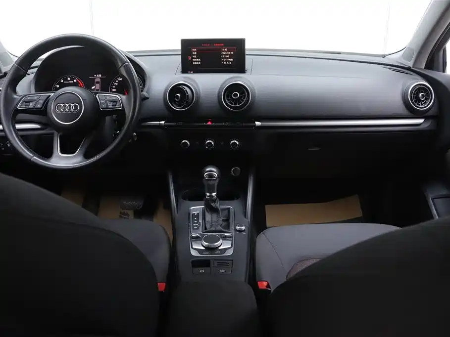 Audi A3 2018 — фото 24