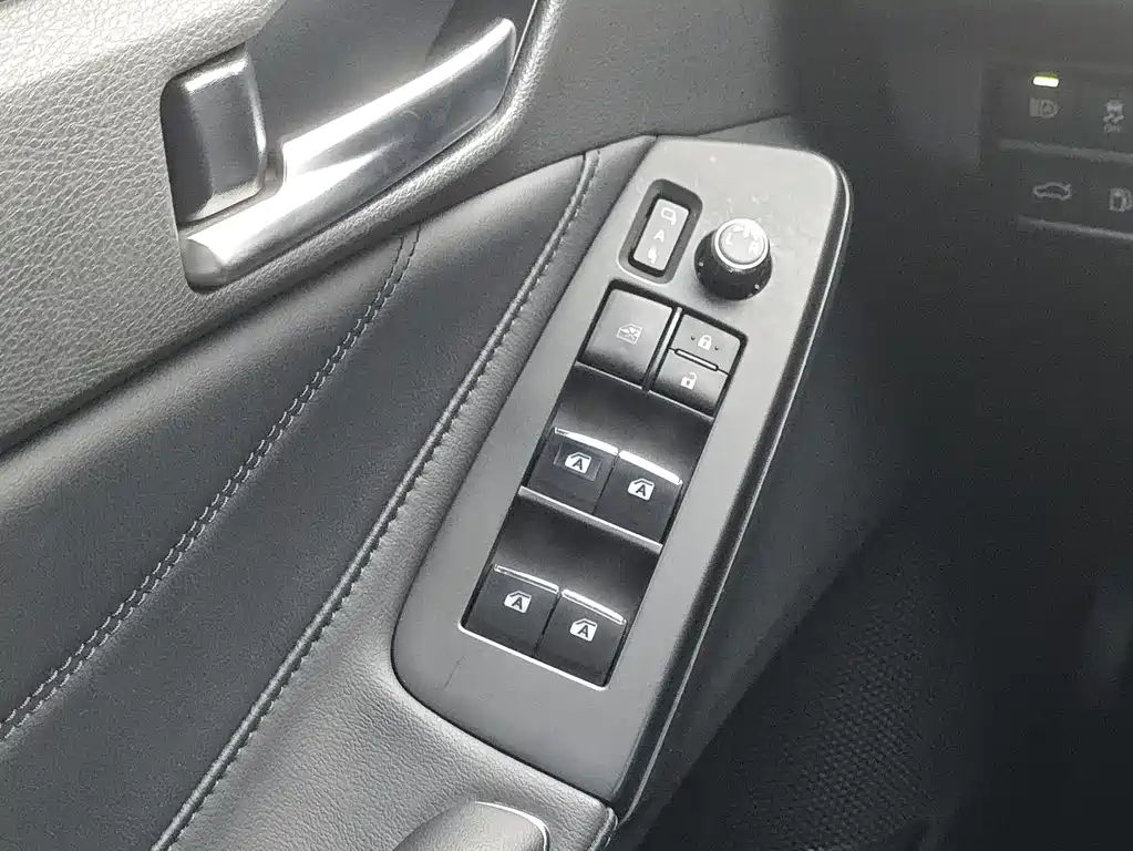 Toyota Avalon 2020 — фото 18