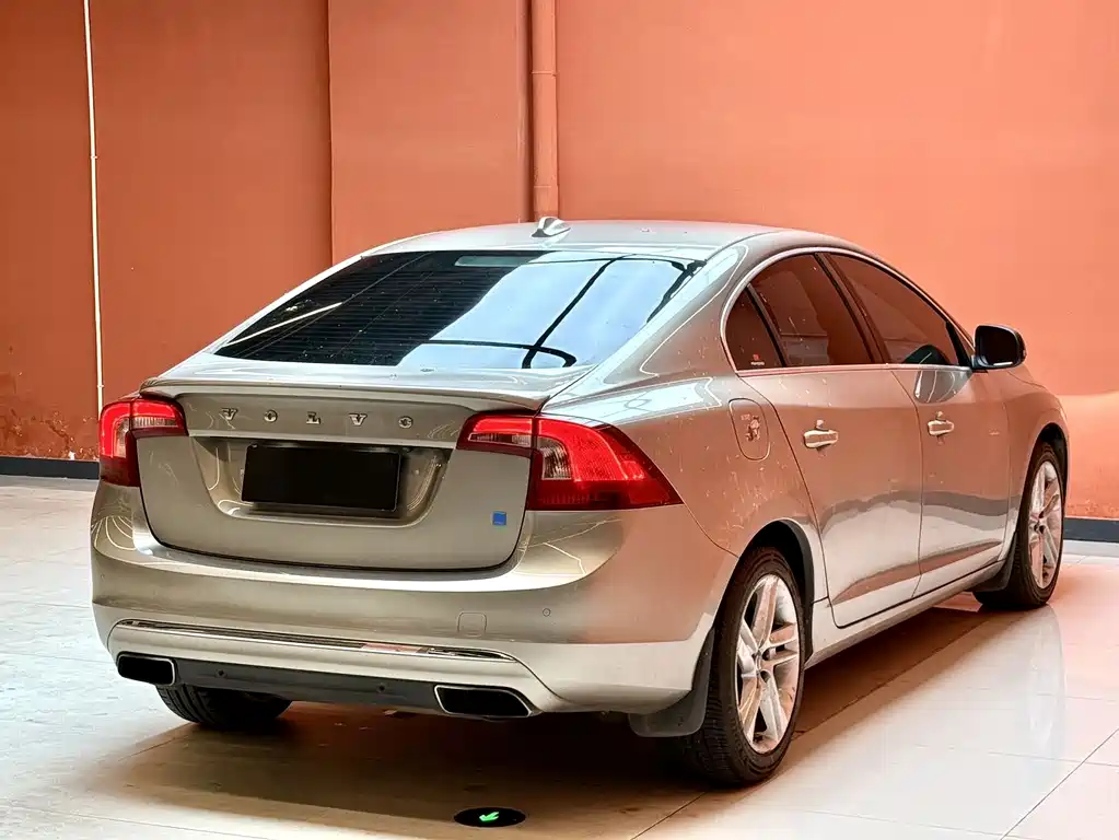 Volvo S60 2016 — фото 11
