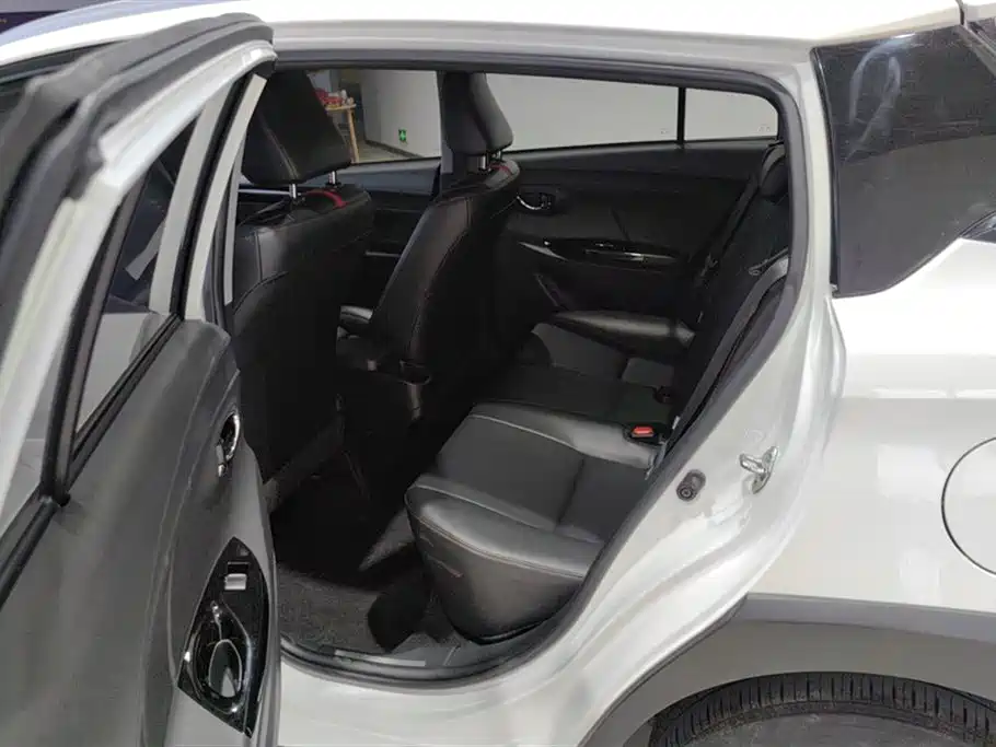 Toyota Yaris L 2021 — фото 11