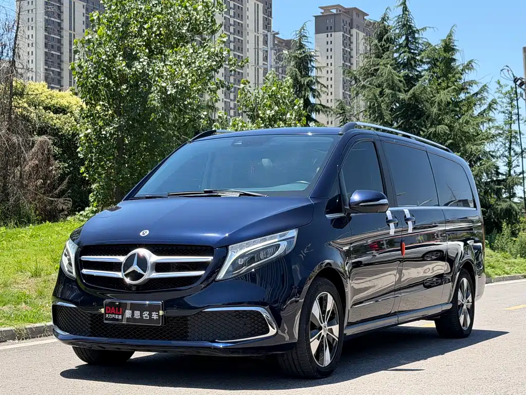 Mercedes-Benz V-Class 2022 — фото 1