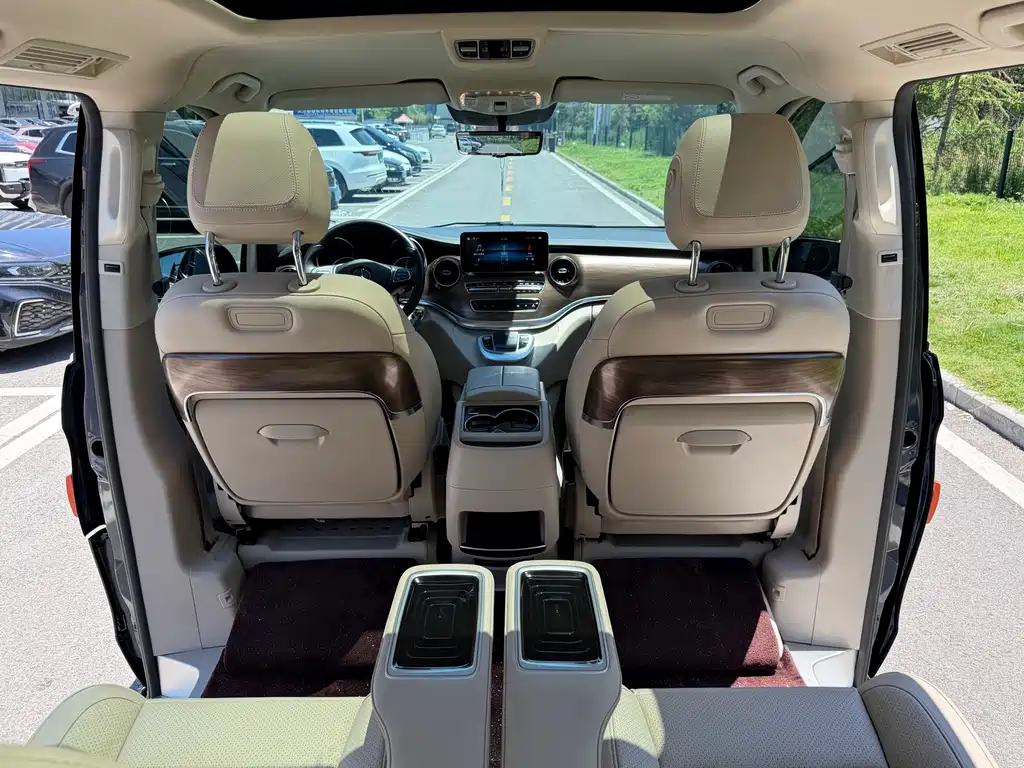 Mercedes-Benz V-Class 2022 — фото 14