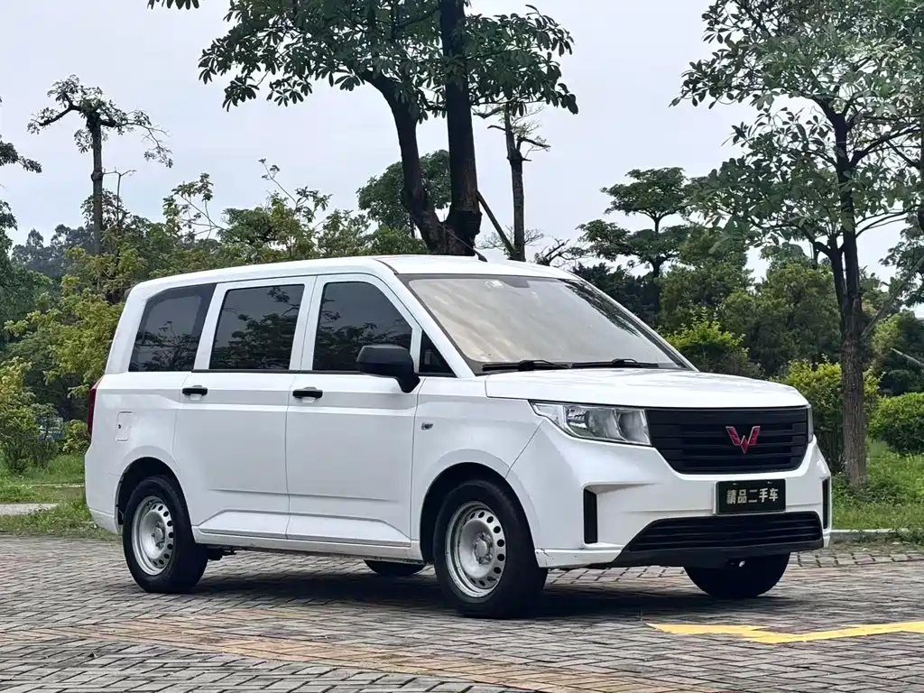 Wuling Hongguang PLUS 2022 — фото 3