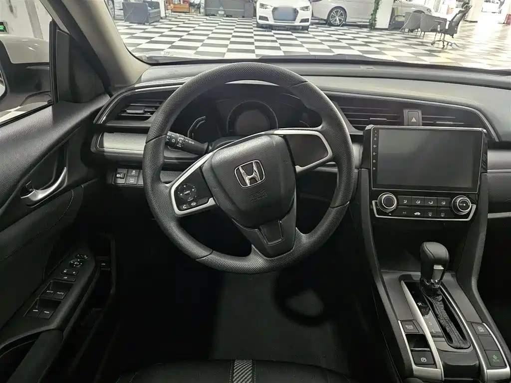 Honda Civic 2017 — фото 9