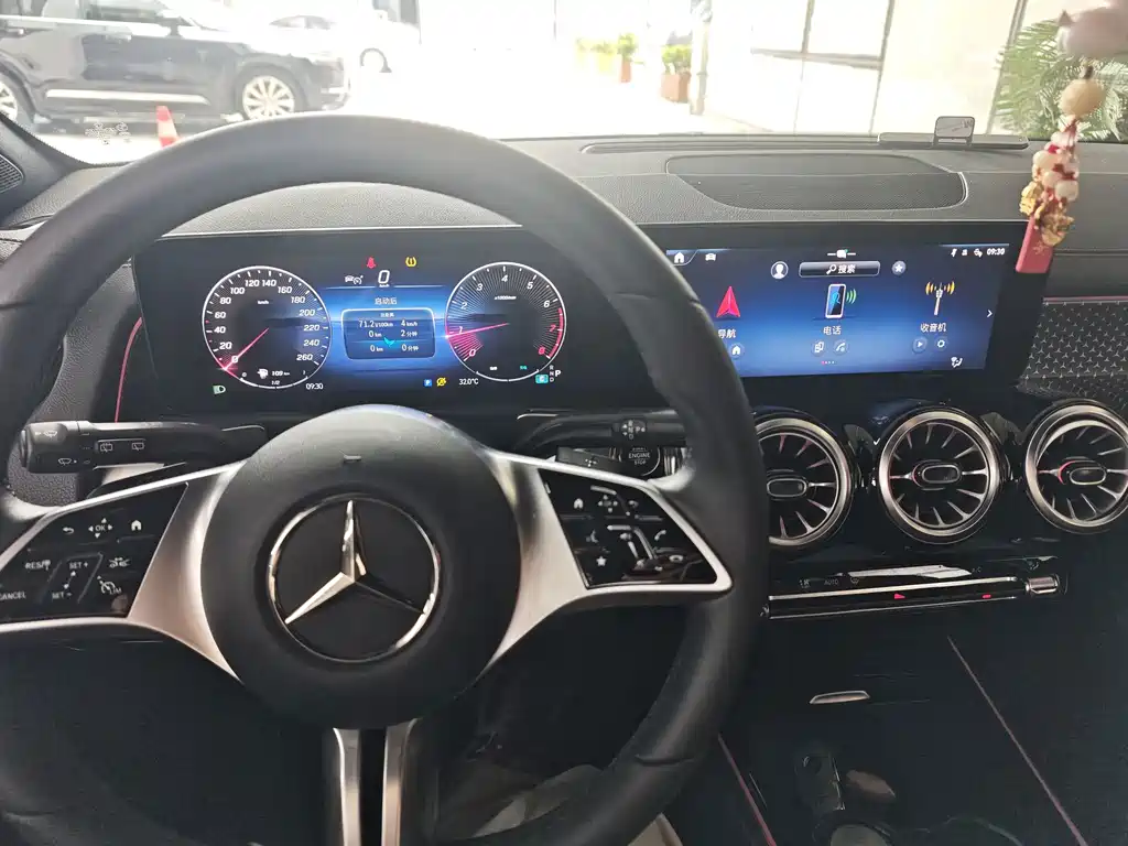 Mercedes-Benz GLB 2025 — фото 12