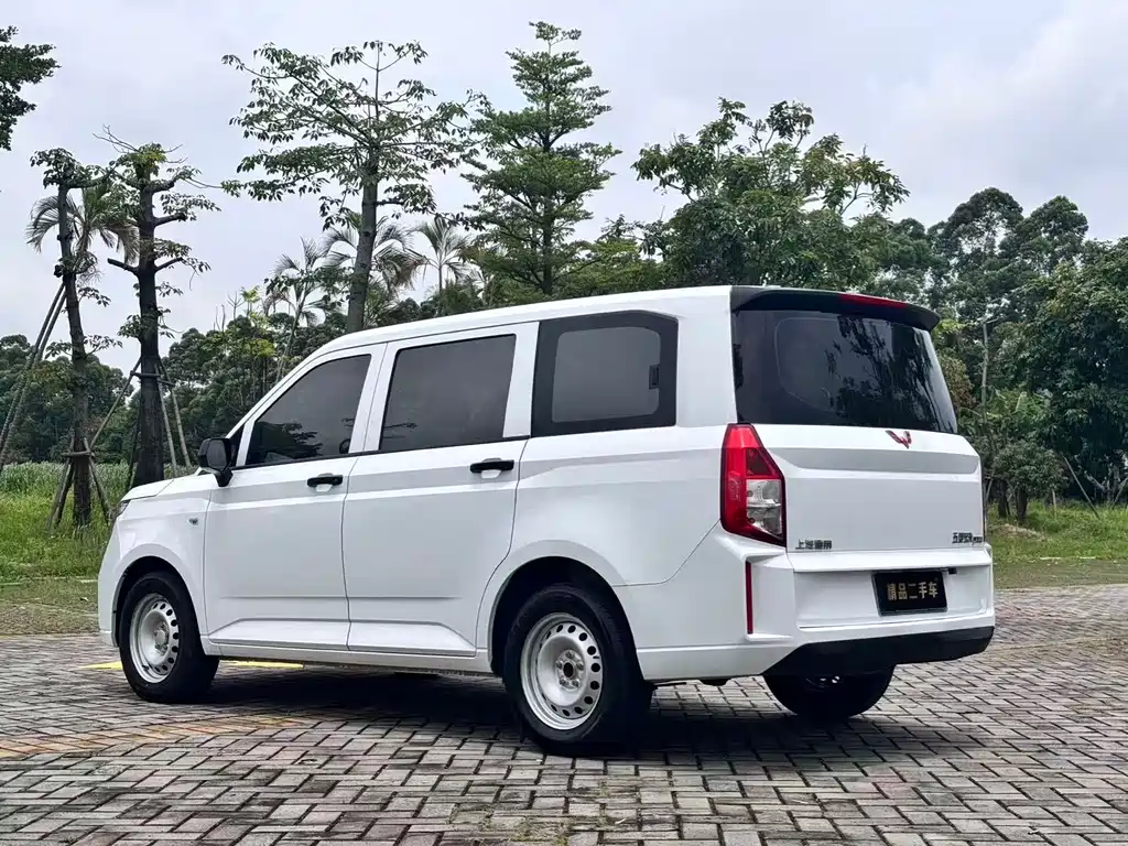 Wuling Hongguang PLUS 2022 — фото 4